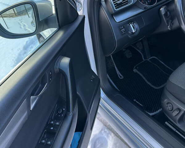 Сірий Фольксваген Пассат, об'ємом двигуна 2 л та пробігом 229 тис. км за 10500 $, фото 5 на Automoto.ua