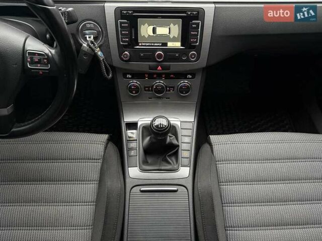 Сірий Фольксваген Пассат, об'ємом двигуна 1.6 л та пробігом 342 тис. км за 8500 $, фото 41 на Automoto.ua
