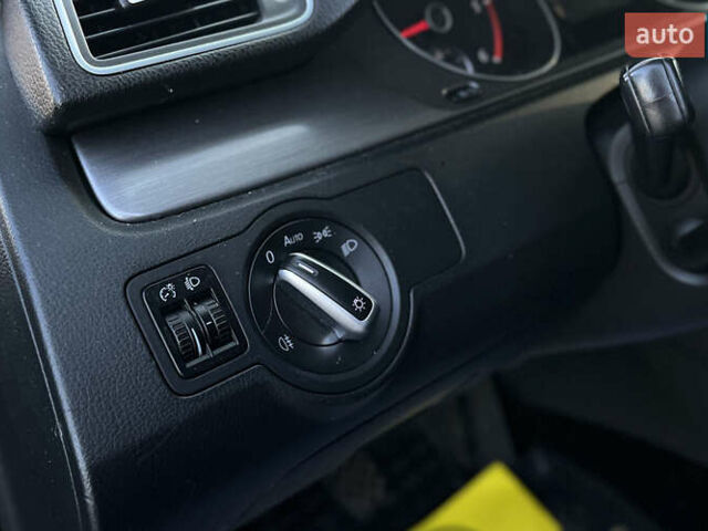 Сірий Фольксваген Пассат, об'ємом двигуна 1.6 л та пробігом 212 тис. км за 8700 $, фото 10 на Automoto.ua