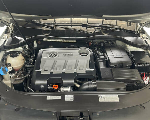 Серый Фольксваген Пассат, объемом двигателя 1.97 л и пробегом 320 тыс. км за 11800 $, фото 4 на Automoto.ua