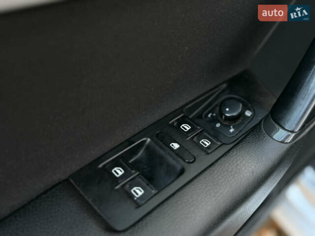 Сірий Фольксваген Пассат, об'ємом двигуна 1.6 л та пробігом 258 тис. км за 9800 $, фото 58 на Automoto.ua