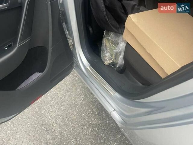 Серый Фольксваген Пассат, объемом двигателя 1.6 л и пробегом 245 тыс. км за 11000 $, фото 9 на Automoto.ua