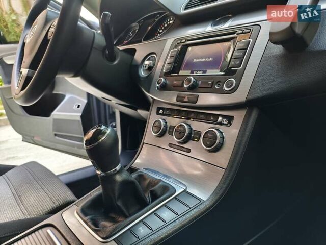 Серый Фольксваген Пассат, объемом двигателя 1.6 л и пробегом 335 тыс. км за 10250 $, фото 19 на Automoto.ua