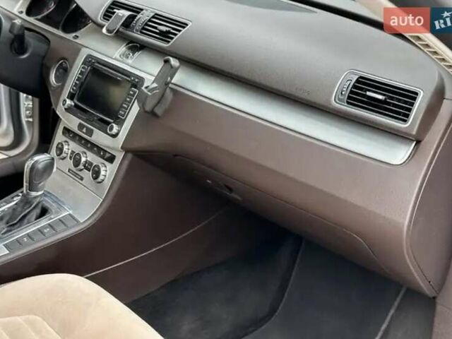 Серый Фольксваген Пассат, объемом двигателя 1.97 л и пробегом 285 тыс. км за 11800 $, фото 3 на Automoto.ua