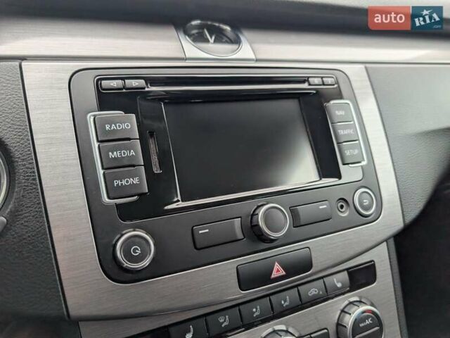 Серый Фольксваген Пассат, объемом двигателя 2 л и пробегом 260 тыс. км за 11750 $, фото 36 на Automoto.ua