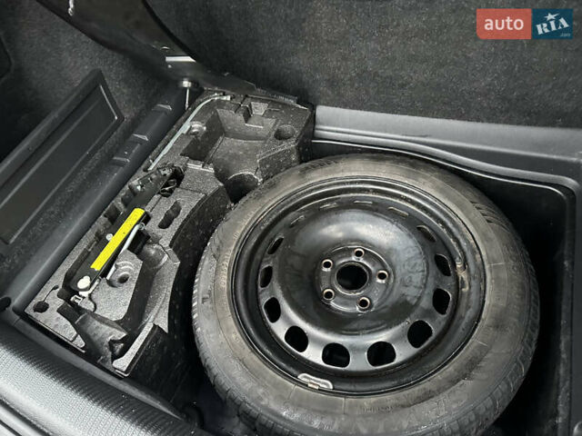 Серый Фольксваген Пассат, объемом двигателя 1.97 л и пробегом 262 тыс. км за 9700 $, фото 15 на Automoto.ua