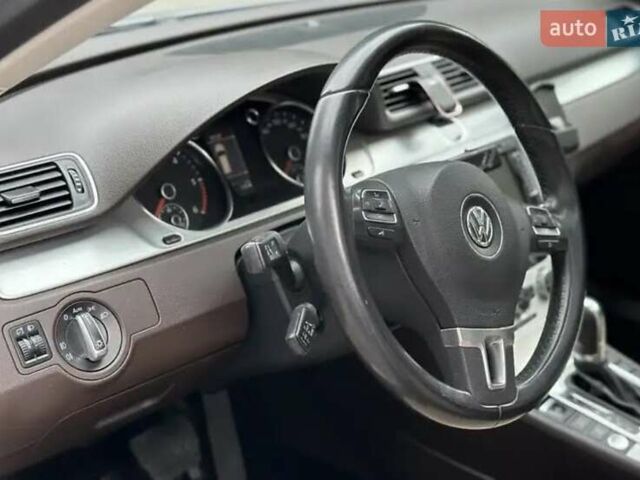 Серый Фольксваген Пассат, объемом двигателя 1.97 л и пробегом 285 тыс. км за 11800 $, фото 4 на Automoto.ua