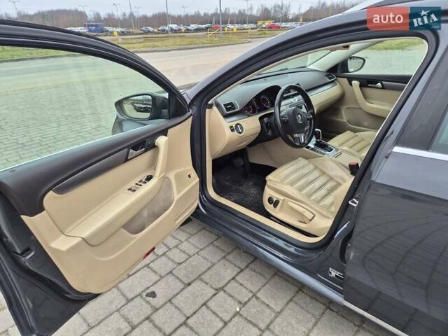 Серый Фольксваген Пассат, объемом двигателя 2 л и пробегом 328 тыс. км за 11000 $, фото 26 на Automoto.ua