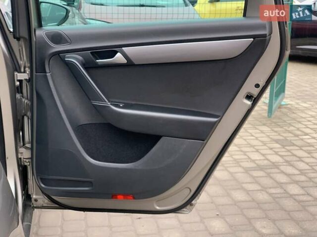 Серый Фольксваген Пассат, объемом двигателя 2 л и пробегом 258 тыс. км за 10955 $, фото 29 на Automoto.ua