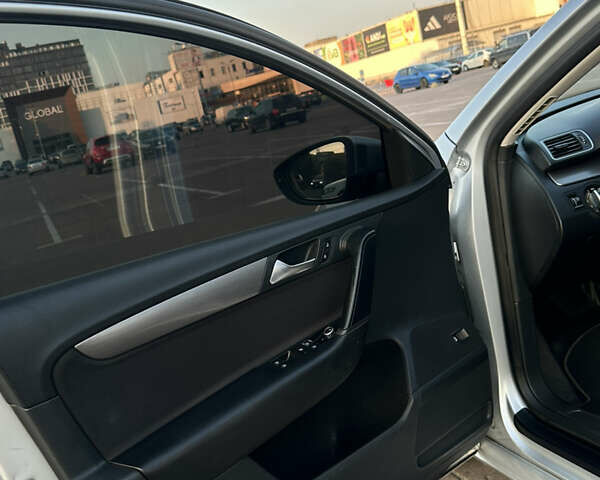 Серый Фольксваген Пассат, объемом двигателя 2 л и пробегом 280 тыс. км за 10000 $, фото 22 на Automoto.ua