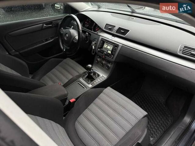 Сірий Фольксваген Пассат, об'ємом двигуна 1.6 л та пробігом 342 тис. км за 8500 $, фото 46 на Automoto.ua