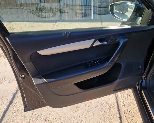 Сірий Фольксваген Пассат, об'ємом двигуна 1.6 л та пробігом 298 тис. км за 8300 $, фото 4 на Automoto.ua