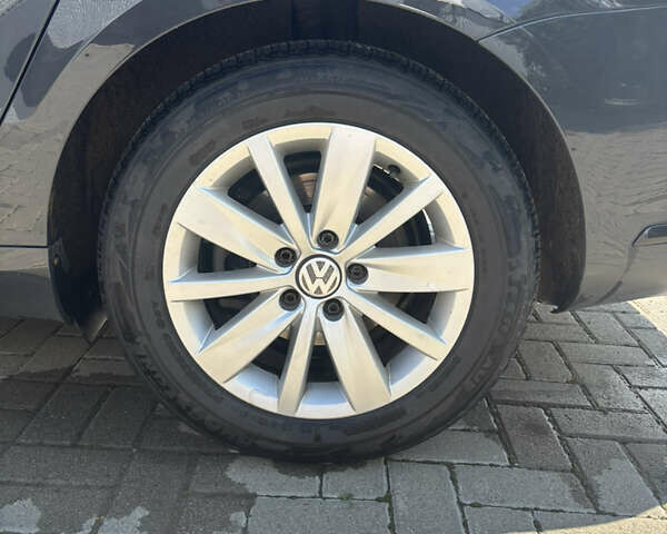 Серый Фольксваген Пассат, объемом двигателя 2 л и пробегом 270 тыс. км за 12500 $, фото 5 на Automoto.ua