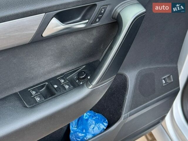 Серый Фольксваген Пассат, объемом двигателя 1.97 л и пробегом 318 тыс. км за 11500 $, фото 13 на Automoto.ua