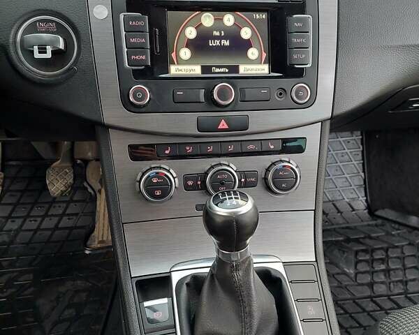 Серый Фольксваген Пассат, объемом двигателя 1.6 л и пробегом 250 тыс. км за 10300 $, фото 6 на Automoto.ua