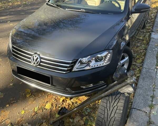 Фольксваген Пассат 2012 в Львове на Automoto.ua Серый Фольксваген Пассат, объемом двигателя 2 л и пробегом 327 тыс. км за 9800 $, фото 24 на Automoto.ua