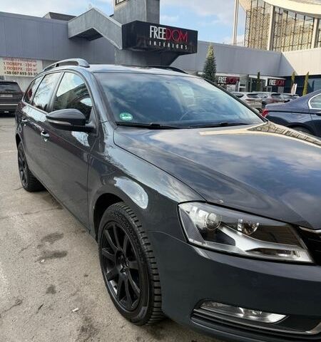 Серый Фольксваген Пассат, объемом двигателя 1.6 л и пробегом 249 тыс. км за 11000 $, фото 2 на Automoto.ua