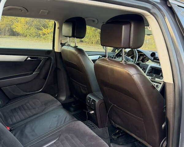 Сірий Фольксваген Пассат, об'ємом двигуна 2 л та пробігом 274 тис. км за 11500 $, фото 4 на Automoto.ua