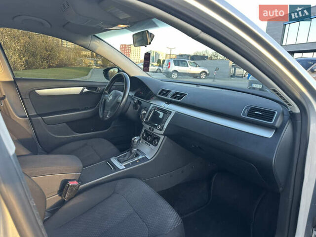 Серый Фольксваген Пассат, объемом двигателя 1.97 л и пробегом 241 тыс. км за 9000 $, фото 13 на Automoto.ua