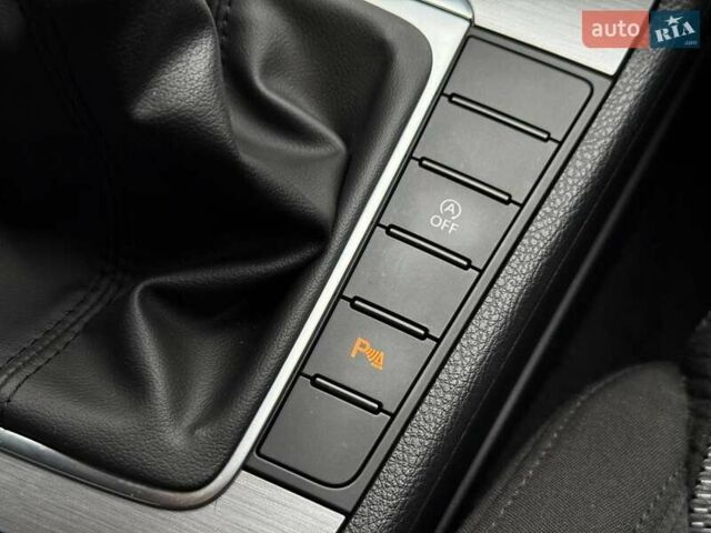 Сірий Фольксваген Пассат, об'ємом двигуна 1.6 л та пробігом 342 тис. км за 8500 $, фото 43 на Automoto.ua