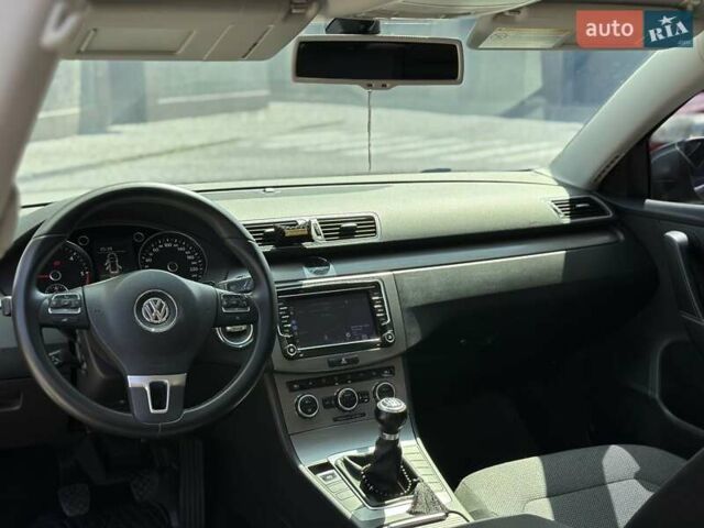 Серый Фольксваген Пассат, объемом двигателя 1.97 л и пробегом 179 тыс. км за 12800 $, фото 11 на Automoto.ua