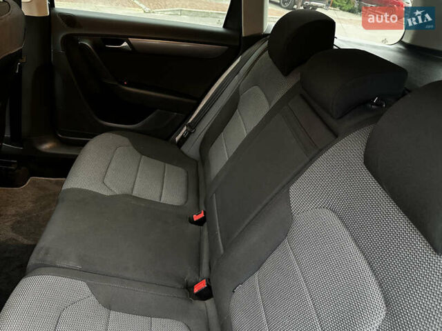 Серый Фольксваген Пассат, объемом двигателя 2 л и пробегом 256 тыс. км за 10999 $, фото 25 на Automoto.ua