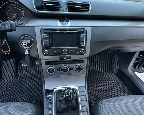 Серый Фольксваген Пассат, объемом двигателя 1.97 л и пробегом 268 тыс. км за 11300 $, фото 14 на Automoto.ua