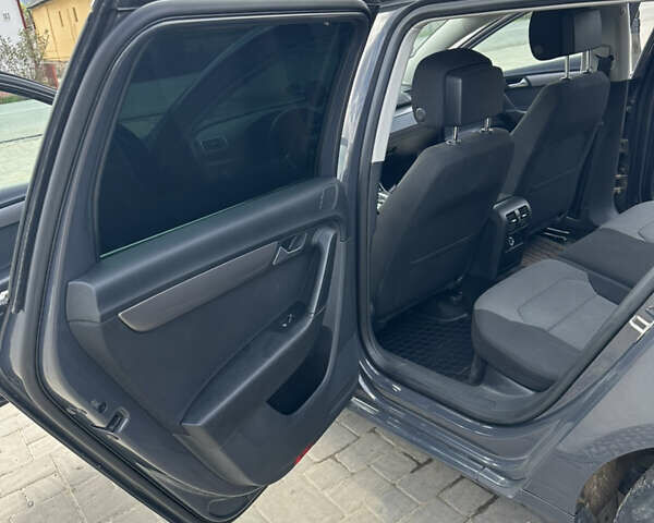 Сірий Фольксваген Пассат, об'ємом двигуна 2 л та пробігом 209 тис. км за 13050 $, фото 9 на Automoto.ua