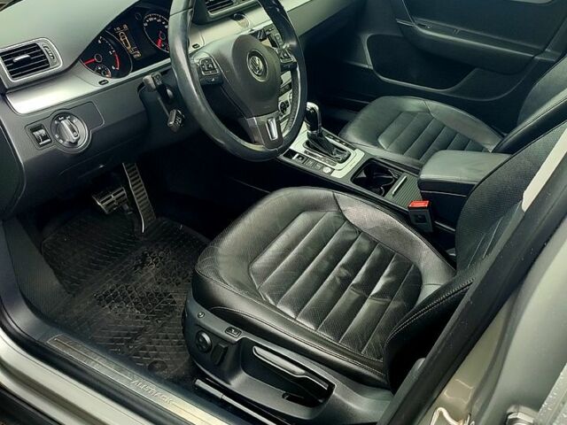 Серый Фольксваген Пассат, объемом двигателя 2 л и пробегом 260 тыс. км за 12500 $, фото 2 на Automoto.ua