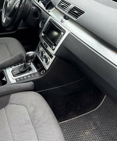 Фольксваген Пассат 2013 в Дубровице на Automoto.ua Серый Фольксваген Пассат, объемом двигателя 1.97 л и пробегом 332 тыс. км за 10500 $, фото 10 на Automoto.ua