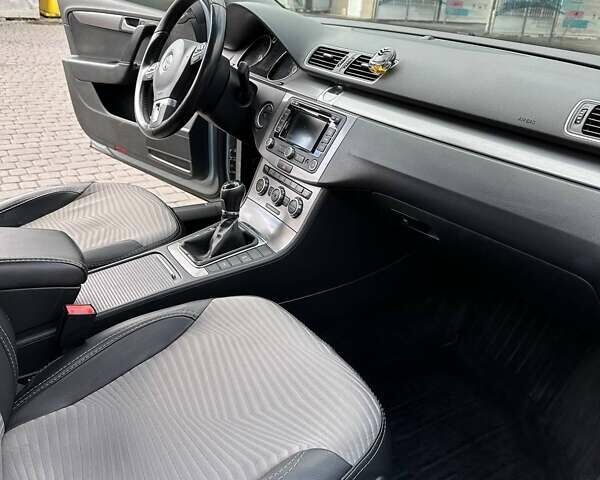 Сірий Фольксваген Пассат, об'ємом двигуна 1.6 л та пробігом 322 тис. км за 10300 $, фото 4 на Automoto.ua