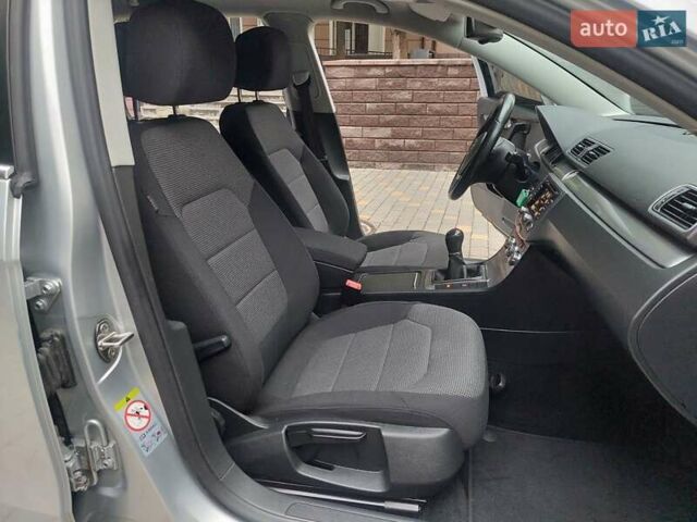 Сірий Фольксваген Пассат, об'ємом двигуна 2 л та пробігом 218 тис. км за 10999 $, фото 48 на Automoto.ua