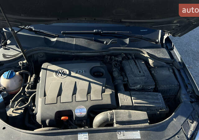 Серый Фольксваген Пассат, объемом двигателя 1.6 л и пробегом 237 тыс. км за 9900 $, фото 28 на Automoto.ua