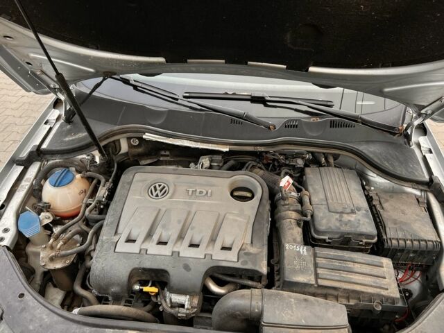 Серый Фольксваген Пассат, объемом двигателя 2 л и пробегом 239 тыс. км за 10300 $, фото 10 на Automoto.ua