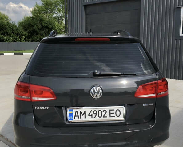 Серый Фольксваген Пассат, объемом двигателя 1.6 л и пробегом 270 тыс. км за 9999 $, фото 2 на Automoto.ua