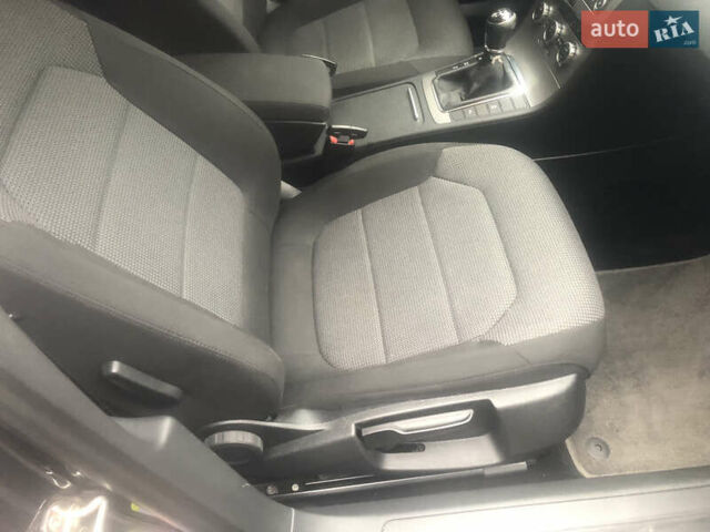 Серый Фольксваген Пассат, объемом двигателя 1.97 л и пробегом 256 тыс. км за 10899 $, фото 15 на Automoto.ua