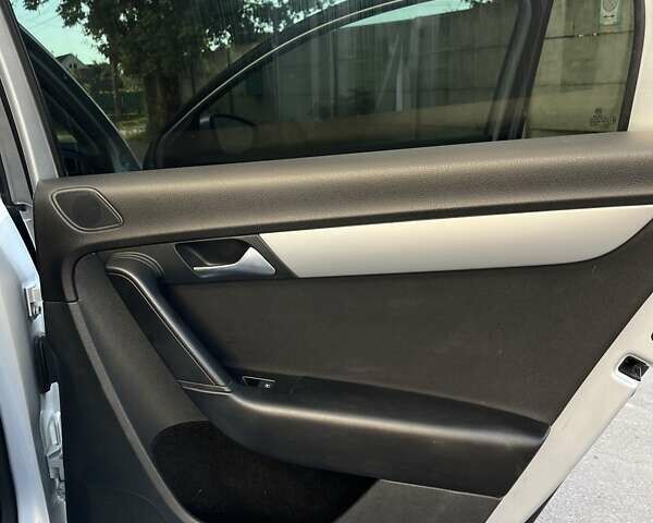 Серый Фольксваген Пассат, объемом двигателя 1.97 л и пробегом 298 тыс. км за 10200 $, фото 12 на Automoto.ua