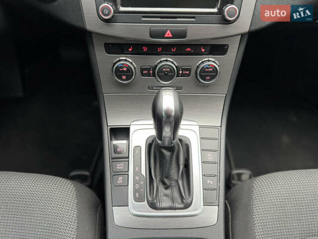 Серый Фольксваген Пассат, объемом двигателя 1.6 л и пробегом 207 тыс. км за 10500 $, фото 26 на Automoto.ua