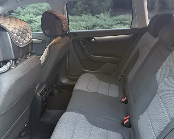 Сірий Фольксваген Пассат, об'ємом двигуна 1.6 л та пробігом 323 тис. км за 10800 $, фото 6 на Automoto.ua