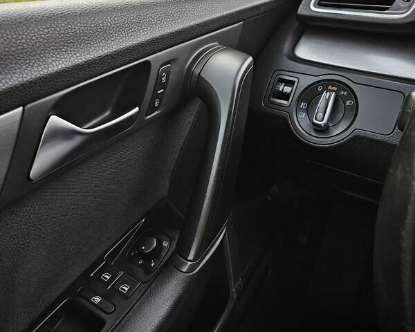 Фольксваген Пассат 2013 в Новояворовск на Automoto.ua Серый Фольксваген Пассат, объемом двигателя 1.97 л и пробегом 283 тыс. км за 11690 $, фото 22 на Automoto.ua