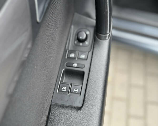 Серый Фольксваген Пассат, объемом двигателя 1.97 л и пробегом 207 тыс. км за 11500 $, фото 11 на Automoto.ua