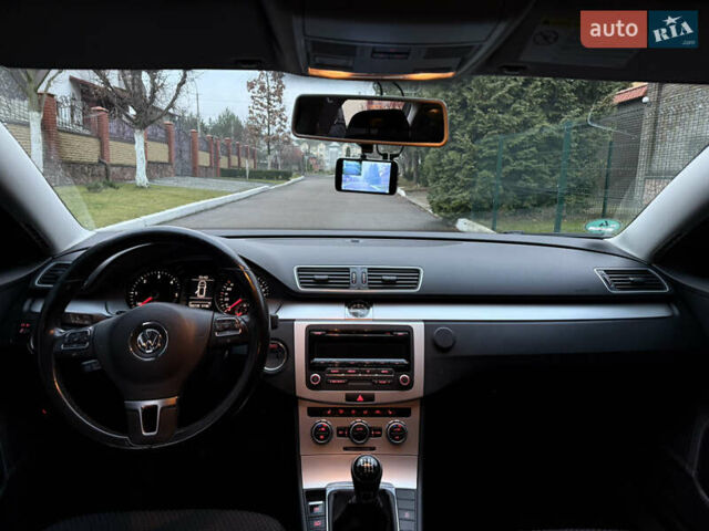 Серый Фольксваген Пассат, объемом двигателя 1.6 л и пробегом 301 тыс. км за 10200 $, фото 14 на Automoto.ua
