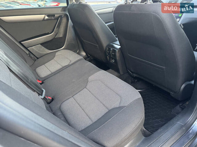 Серый Фольксваген Пассат, объемом двигателя 1.6 л и пробегом 229 тыс. км за 10999 $, фото 37 на Automoto.ua