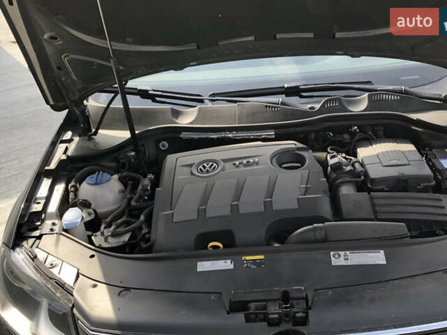 Серый Фольксваген Пассат, объемом двигателя 1.6 л и пробегом 270 тыс. км за 9999 $, фото 10 на Automoto.ua