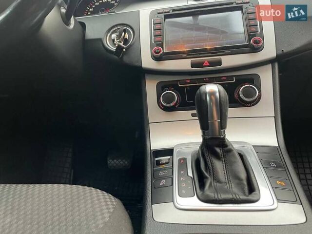 Серый Фольксваген Пассат, объемом двигателя 2 л и пробегом 300 тыс. км за 10700 $, фото 20 на Automoto.ua