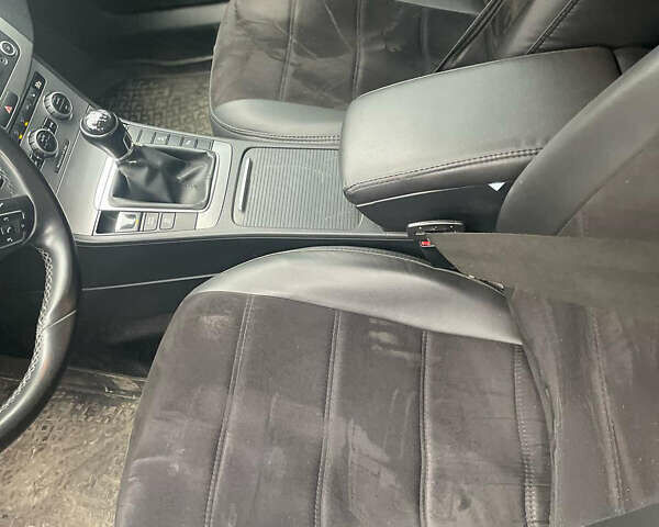 Серый Фольксваген Пассат, объемом двигателя 1.97 л и пробегом 317 тыс. км за 11200 $, фото 4 на Automoto.ua