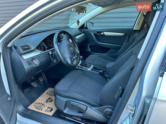Серый Фольксваген Пассат, объемом двигателя 2 л и пробегом 241 тыс. км за 12500 $, фото 4 на Automoto.ua