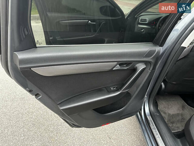 Серый Фольксваген Пассат, объемом двигателя 1.97 л и пробегом 256 тыс. км за 10899 $, фото 28 на Automoto.ua