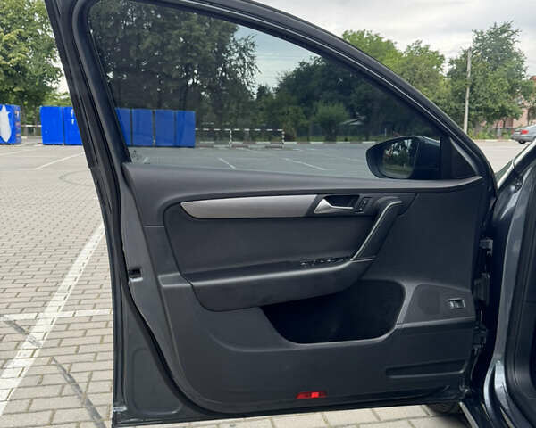 Серый Фольксваген Пассат, объемом двигателя 1.97 л и пробегом 207 тыс. км за 11500 $, фото 8 на Automoto.ua