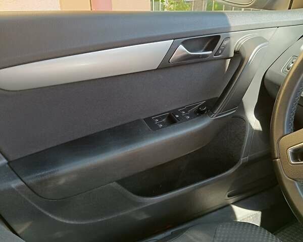 Серый Фольксваген Пассат, объемом двигателя 1.6 л и пробегом 220 тыс. км за 12800 $, фото 9 на Automoto.ua